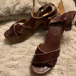 Bed Stu Wood & Leather Platforms